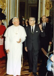 Z papieżem Janem Pawłem II na Zamku Królewskim w Warszawie